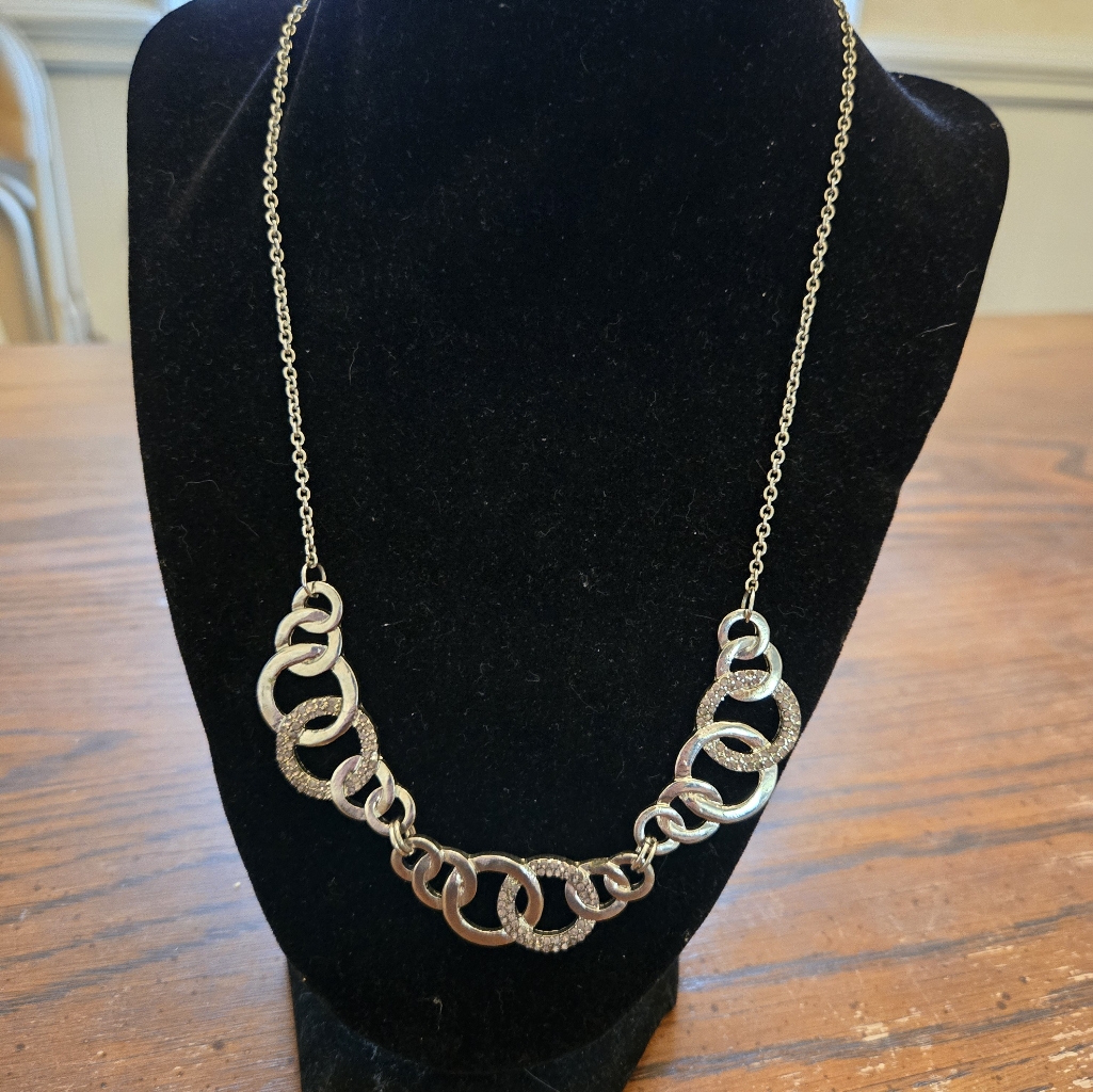 Silver Tone Necklace Silver Tone Necklace